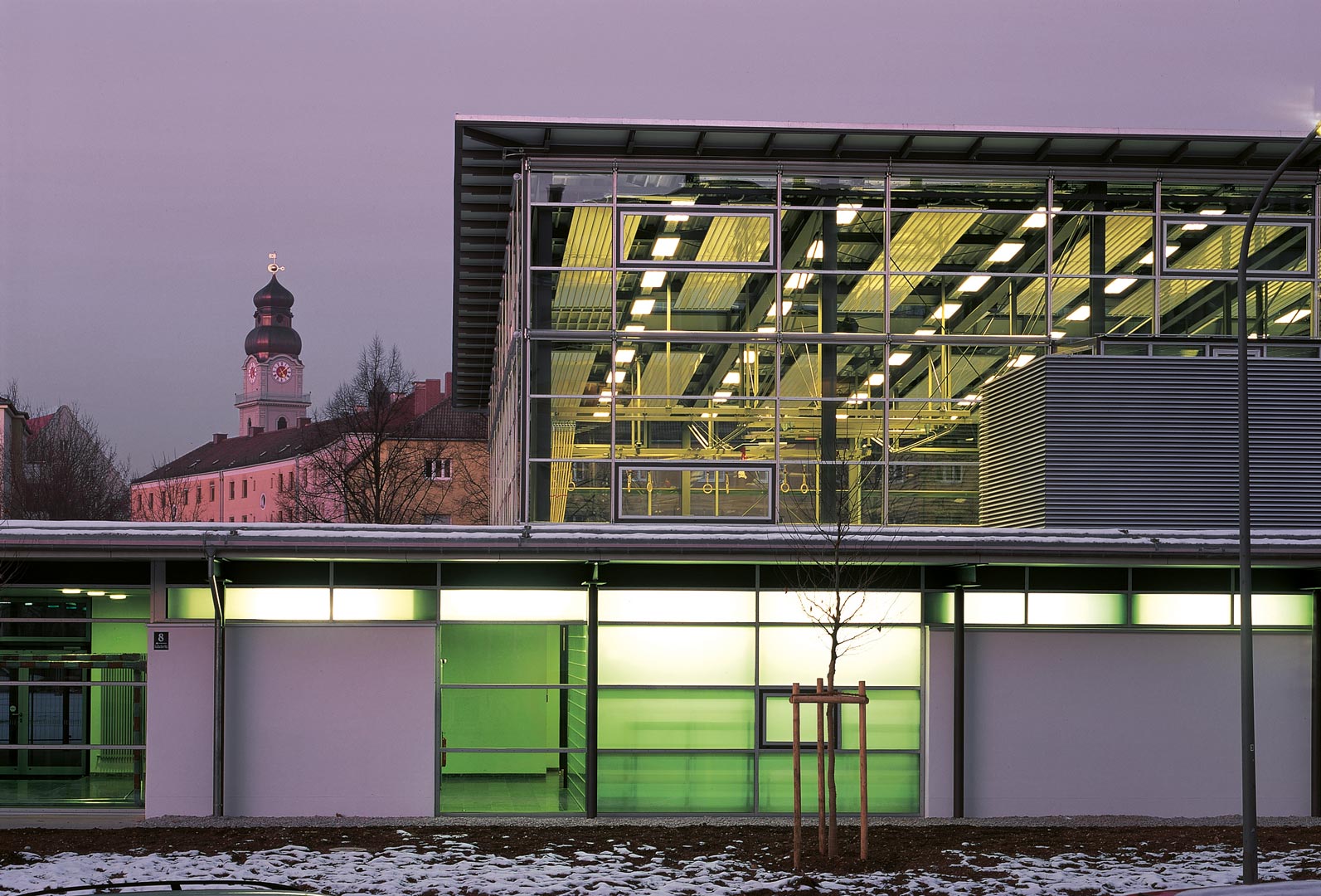 dreifachsporthalle-implerstrasse-muenchen-ansicht-nacht