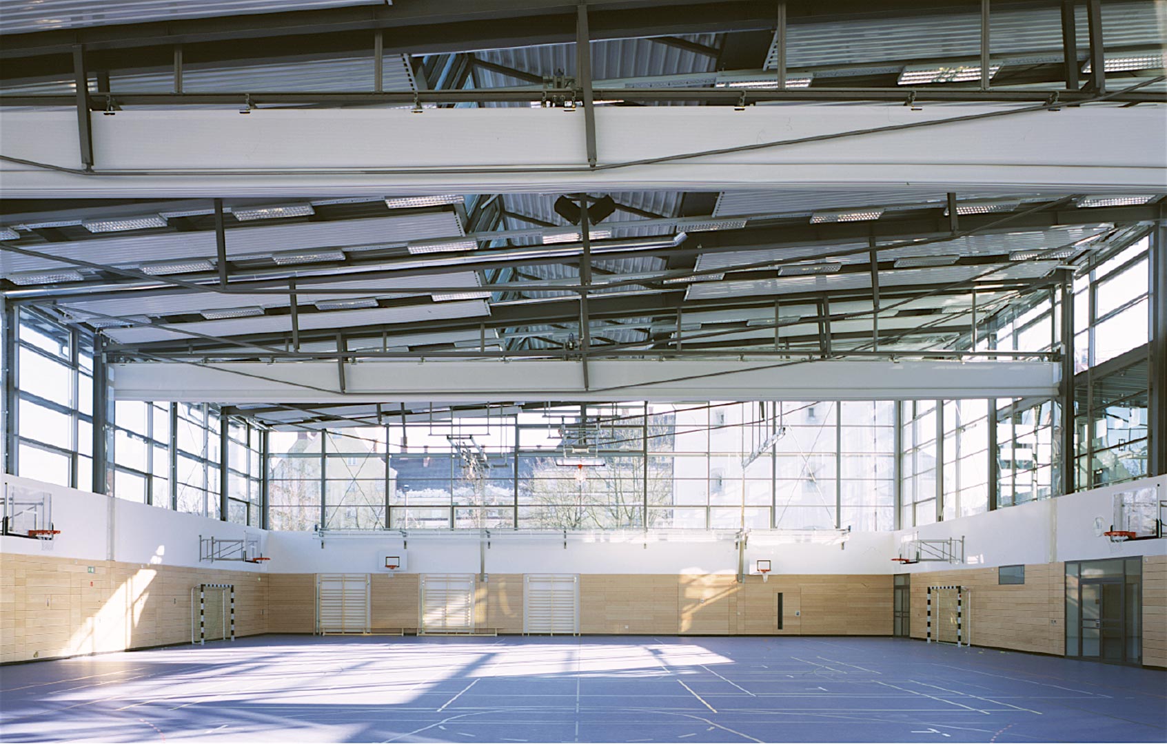 dreifachsporthalle-implerstrasse-muenchen-halle-innen