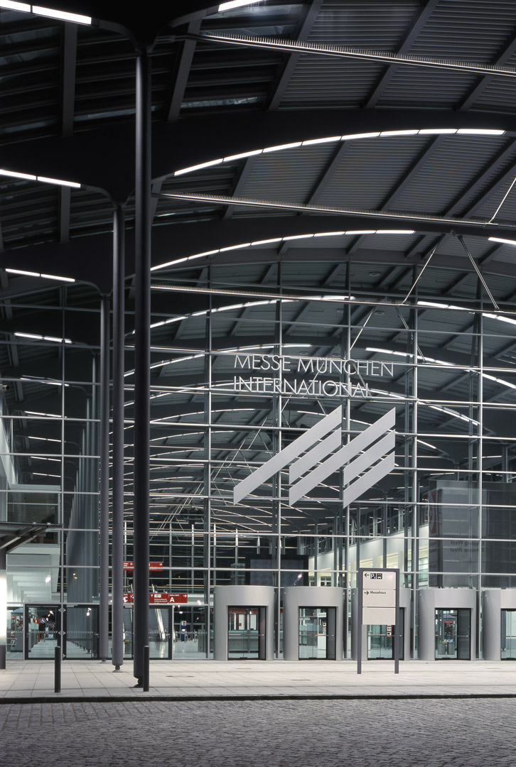eingangsbauwerke-west-ost-neue-messe-muenchen-eingang