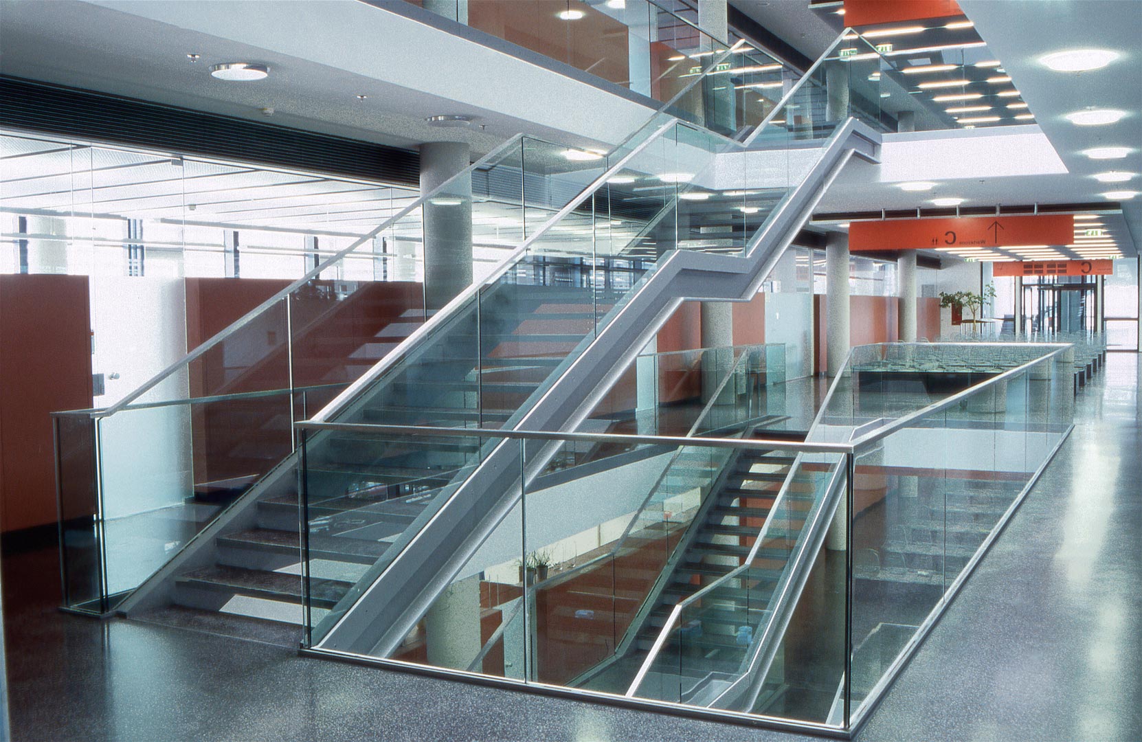 kfz-zulassungsstelle-muenchen-treppe