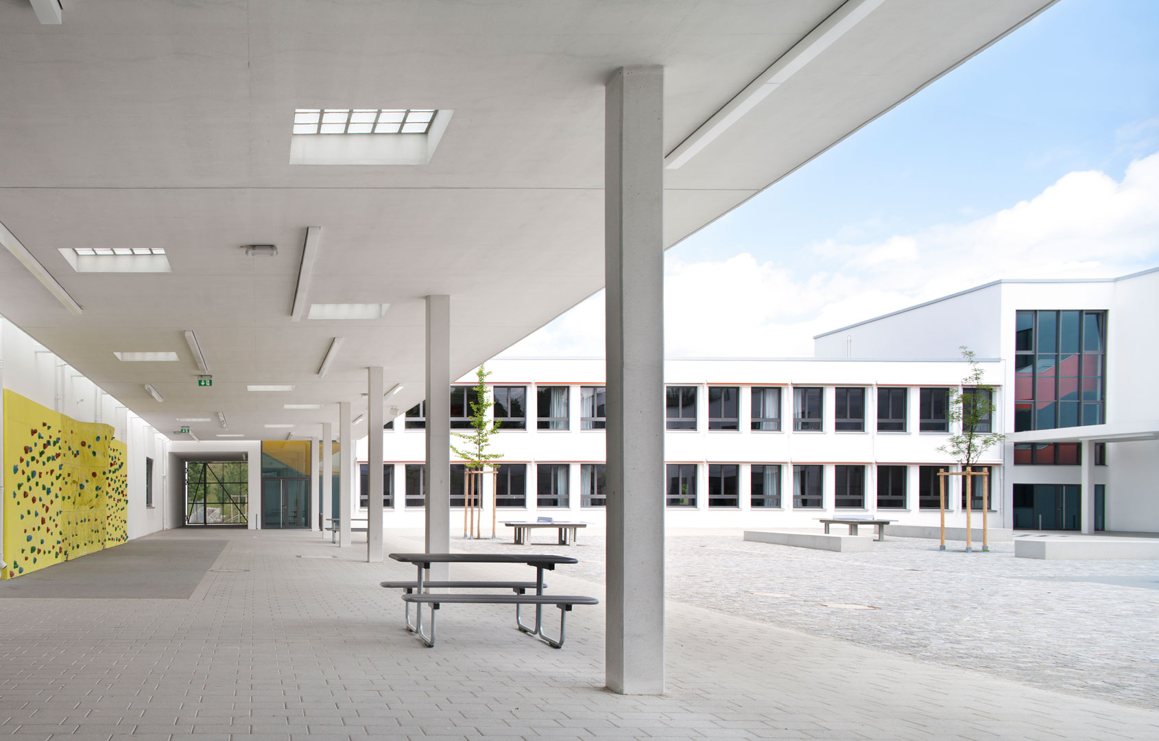 mittelschule-elisabeth-kohn-strasse-innenhof