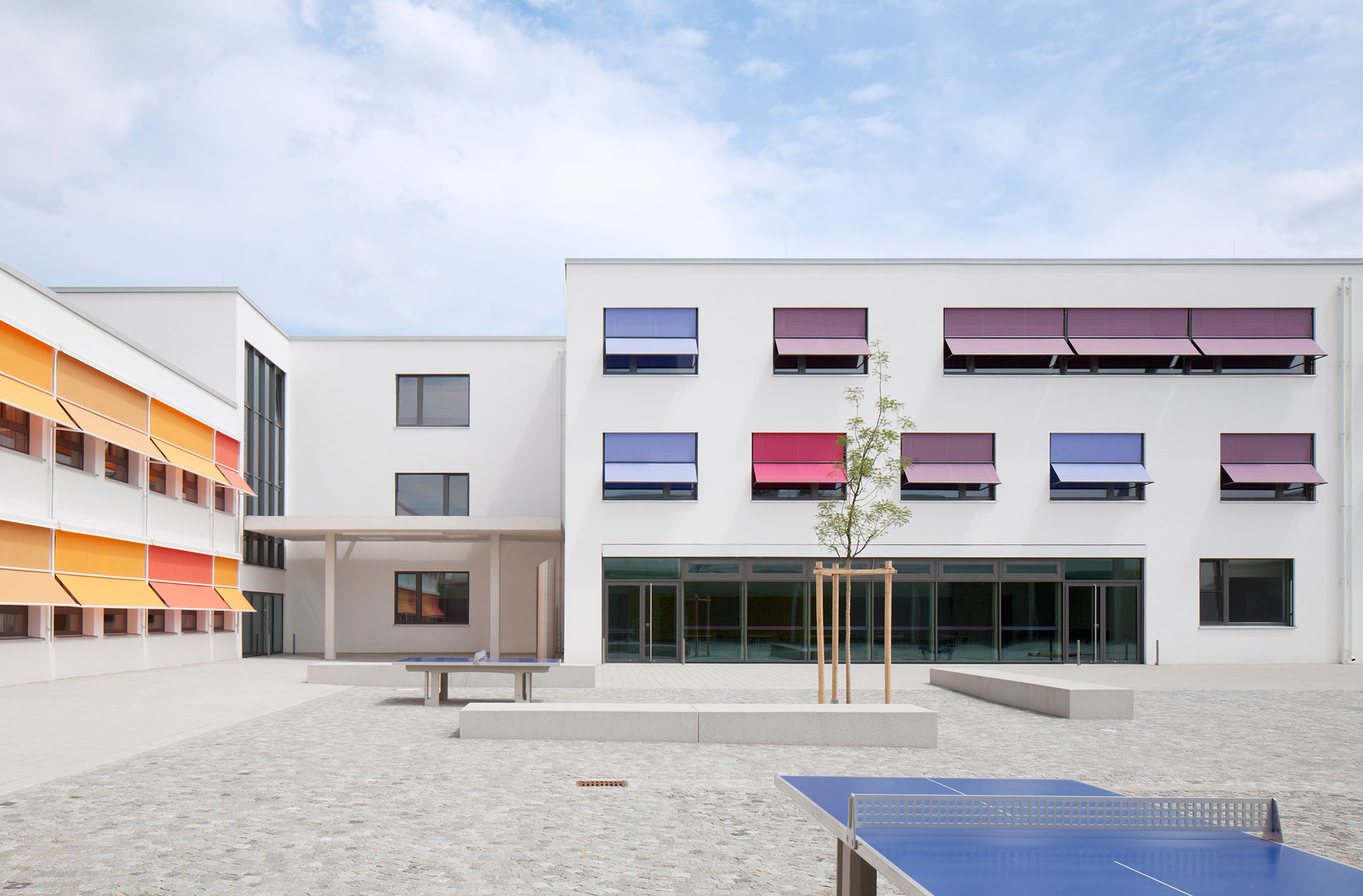 mittelschule-elisabeth-kohn-strasse-innenhof2