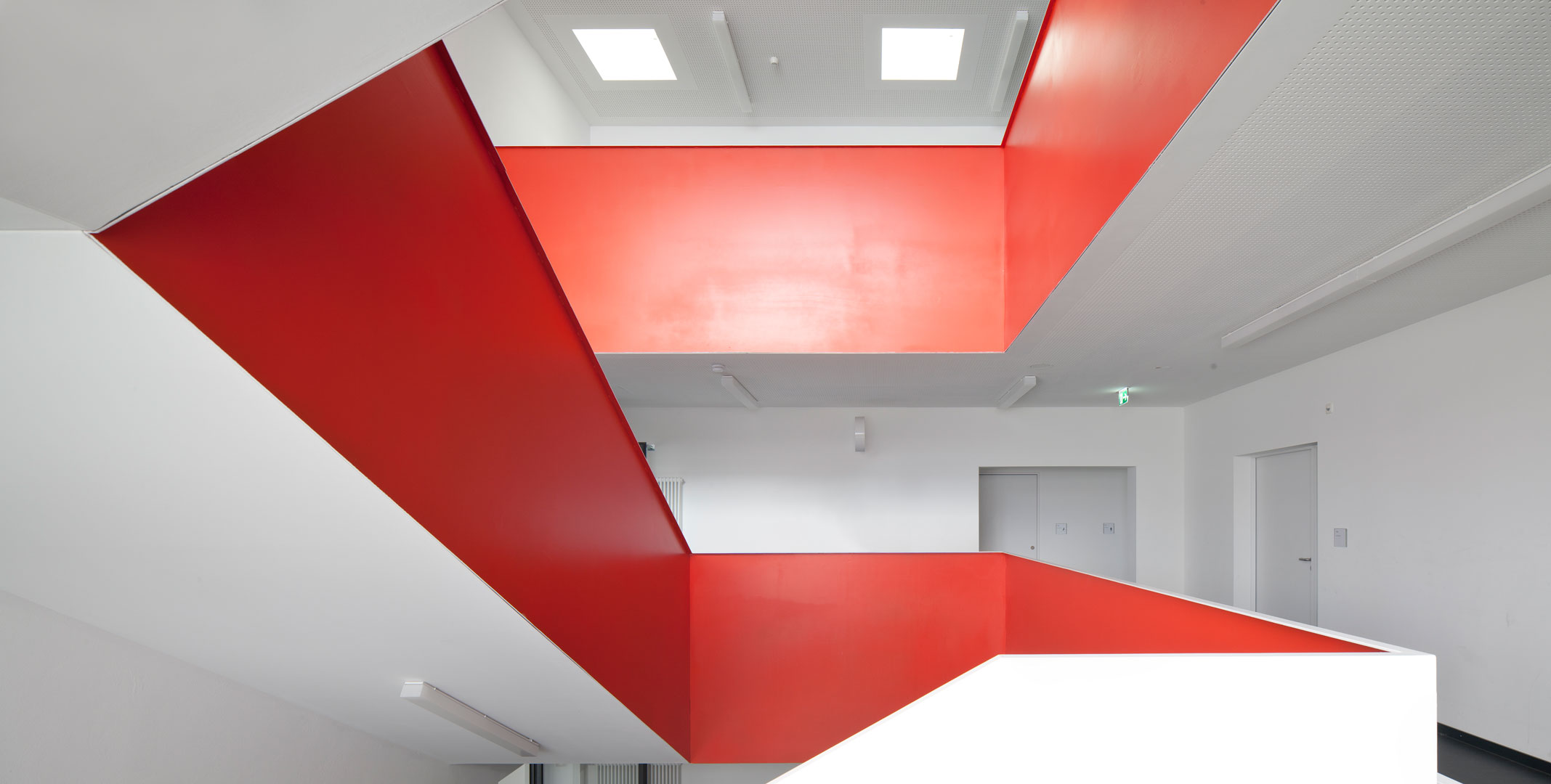 mittelschule-elisabeth-kohn-strasse-treppe