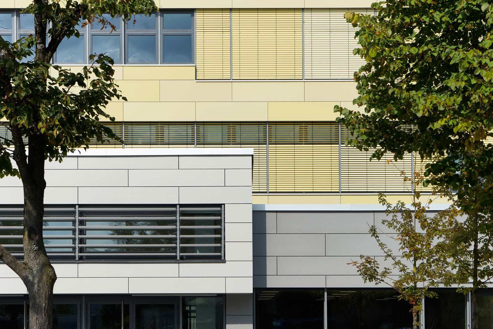 schulzentrum-gerastrasse-fassade