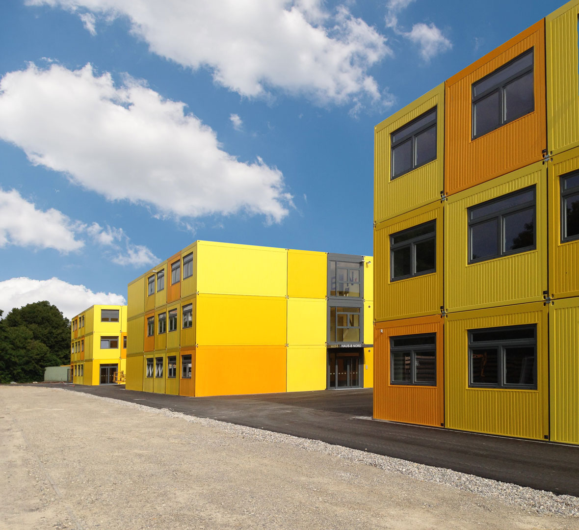 schulzentrum-gerastrasse-schulpavillons-container-ansichtnord