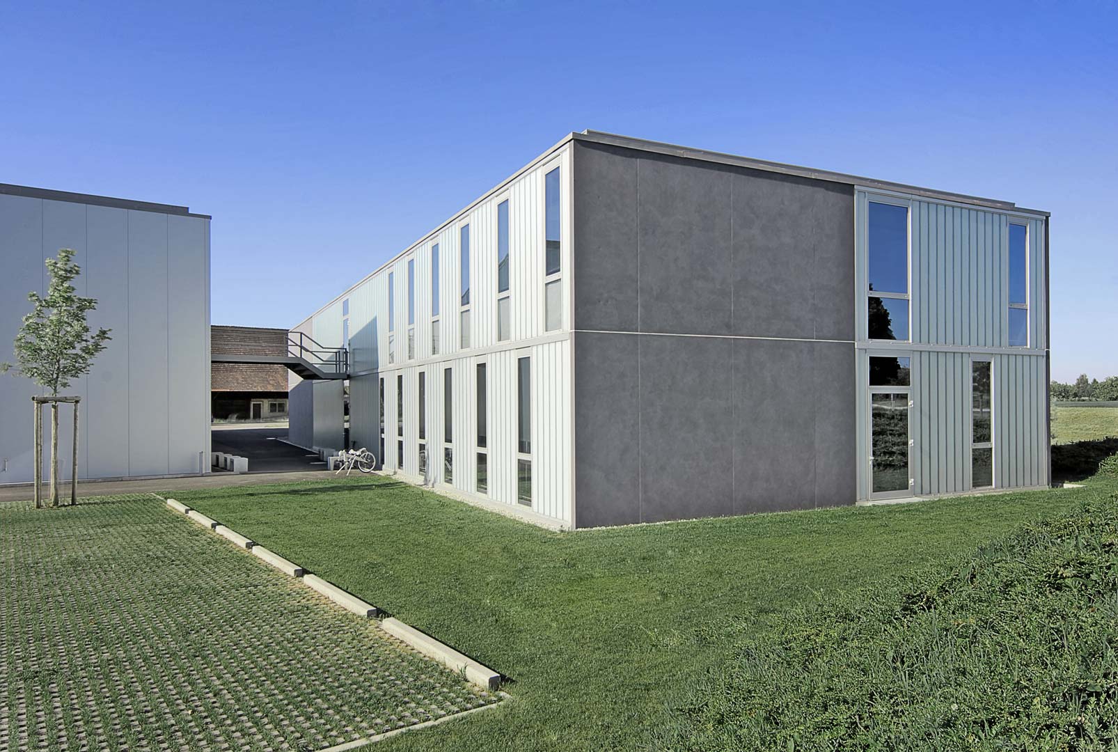 verwaltungsgebaeude-maschinenhersteller-tettnang-ansichtnordost