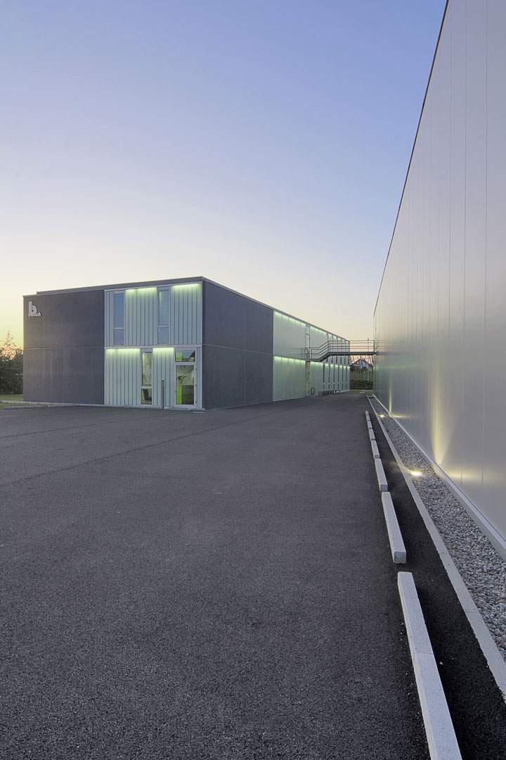 verwaltungsgebaeude-maschinenhersteller-tettnang-ansichtsued