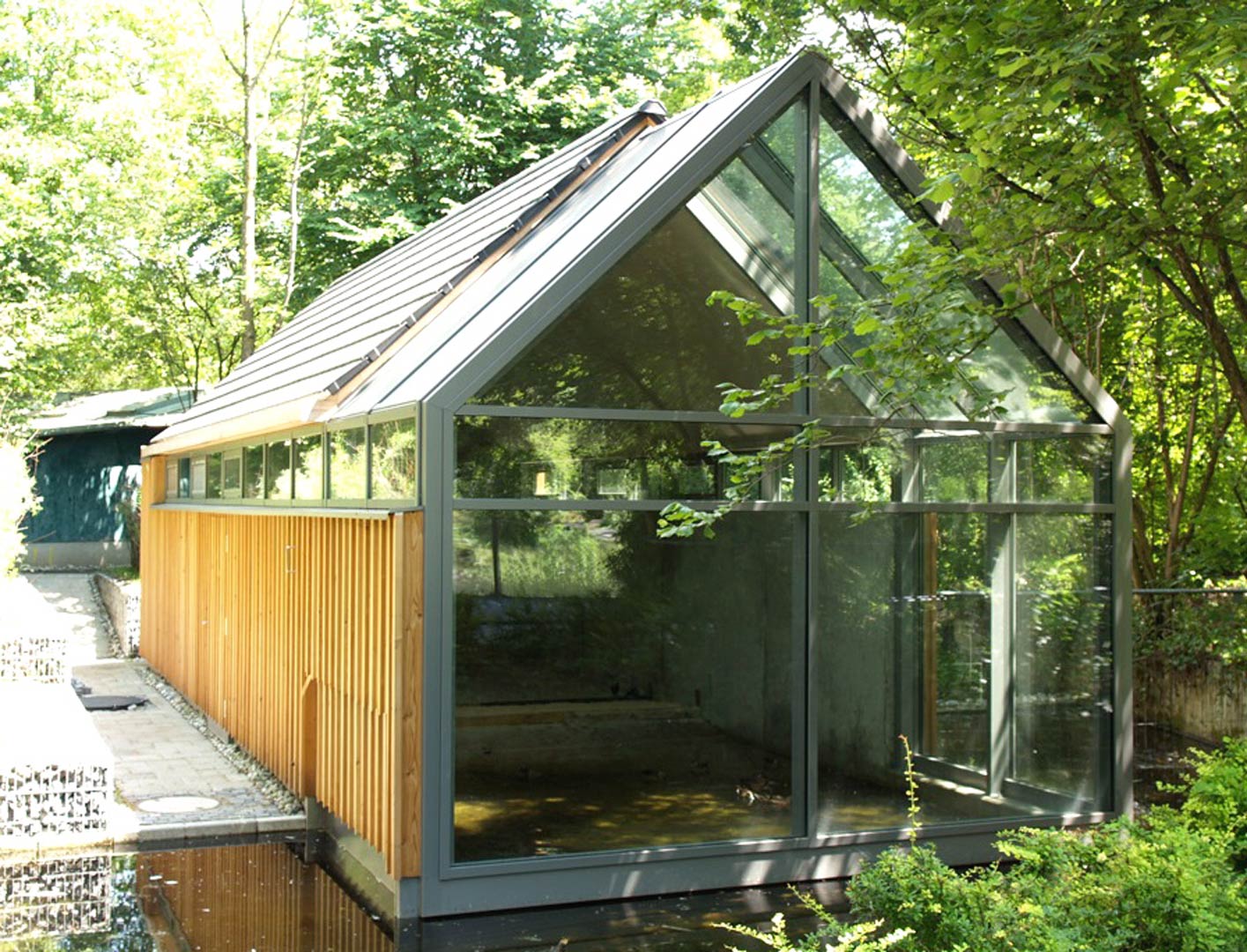 winterhaus-fuer-pelikane-tierpark-hellabrunn-muenchen-ansicht