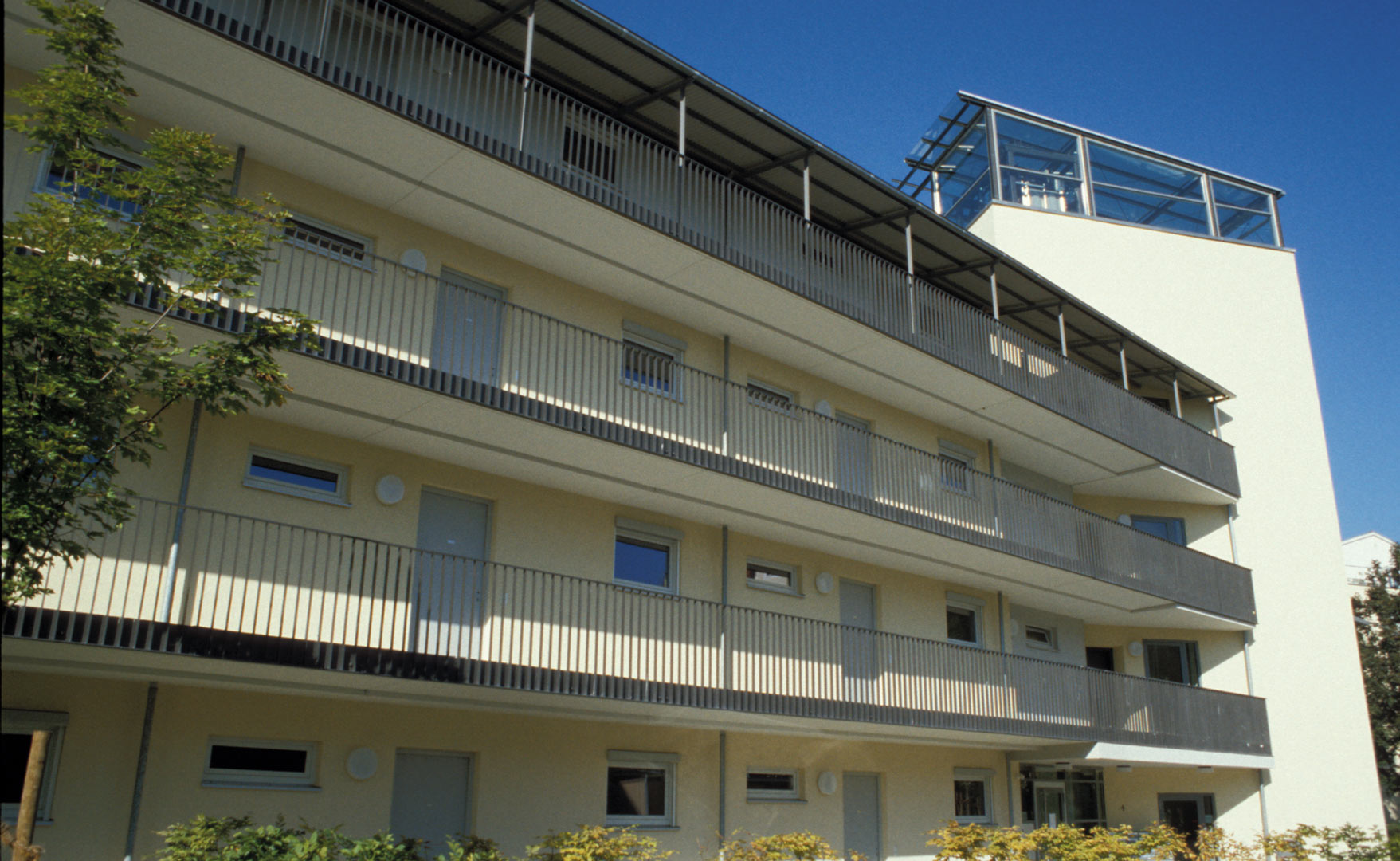 wohnanlage-fuer-altersgerechtes-wohnen-landshut-ansicht-gang-2