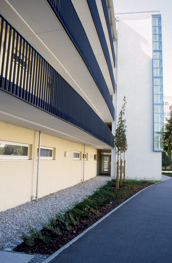 wohnanlage-fuer-altersgerechtes-wohnen-landshut-eingang