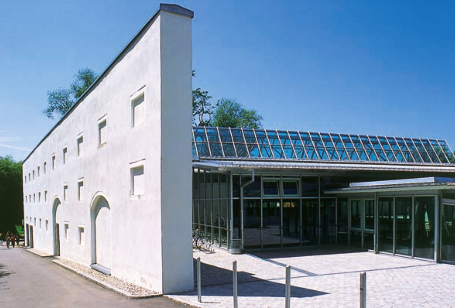 zweifachsporthalle-realschule-vinzenz-von-paul-markt-indersdorf-historische-fassade