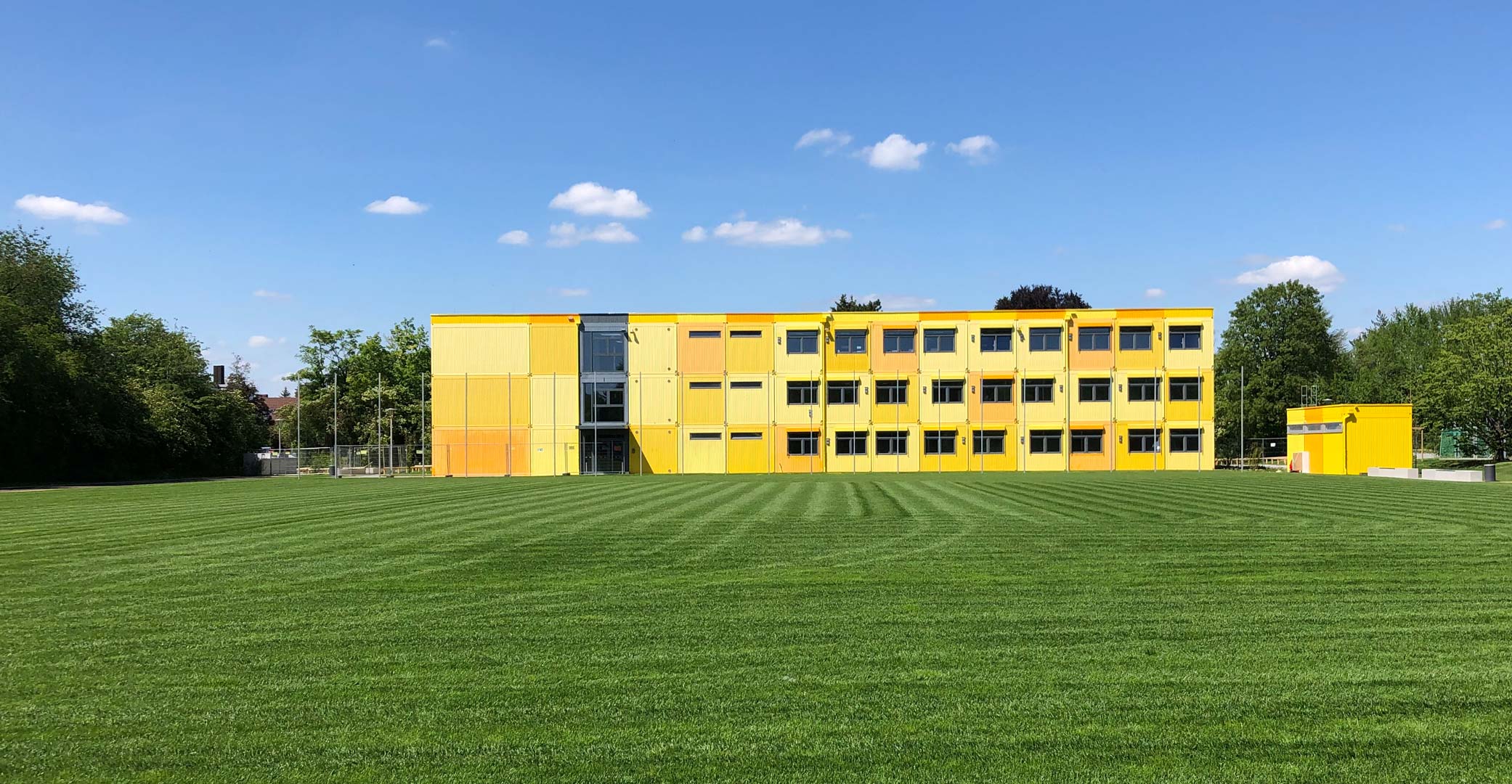 schulpavillon-thomas-mann-gymnasium-aussenanlagen